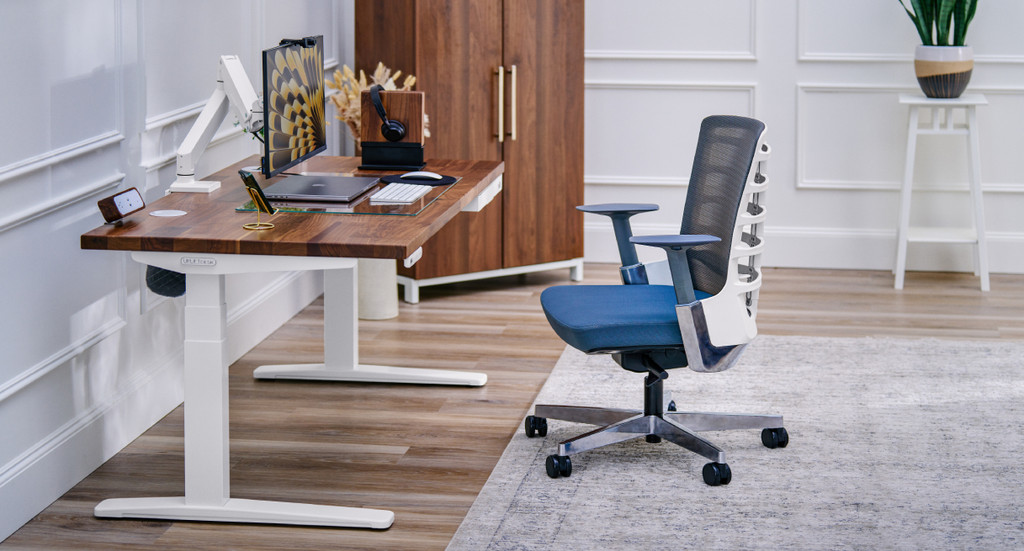 Uplift V2 standing desk in white